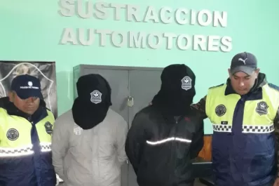 Policías redujeron a dos motochorros y recuperaron la cartera que acababan de robar