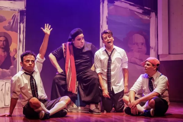 Los Chicos católicos llenaron el teatro pese a las amenazas