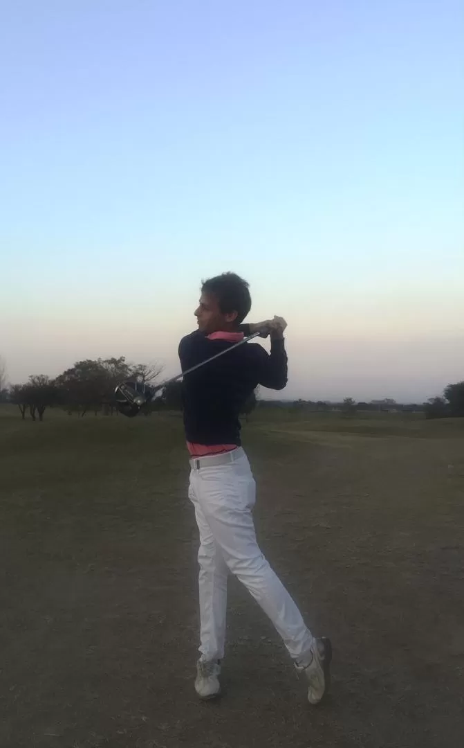 PLASTICIDAD. Augusto Bruchmann (h) ensaya una salida en la cancha nueva. PRENSA JOCKEY CLUB 