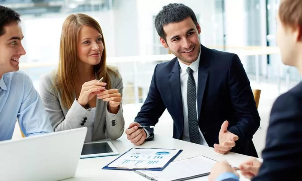 ATRIBUTOS DE UN LÍDER. El conductor de equipos de trabajo debe fortalecer su humildad, con buena ejecución de la comunicación interna. 