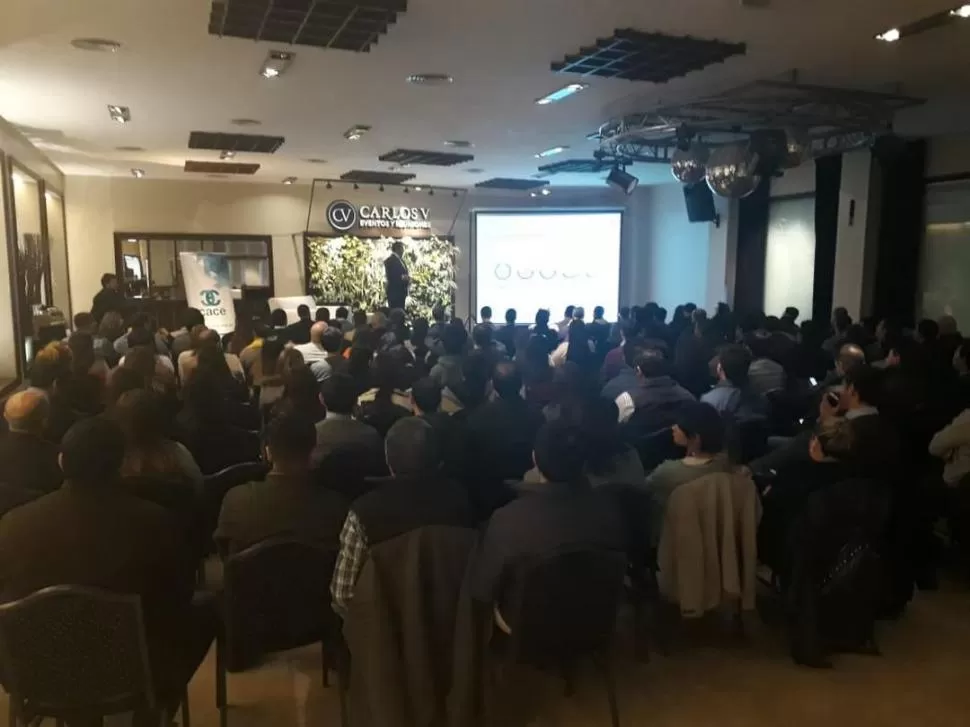 ENCUENTRO REGIONAL. Directivos de la CACE expusieron acerca del crecimiento del 72% que ha registrado el comercio electrónico en el NOA. 
