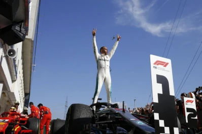 Hamilton ganó en Hungría y es más líder que nunca