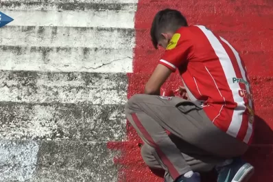 Hinchas de San Martín pintaron las tribunas de la Ciudadela antes del clásico