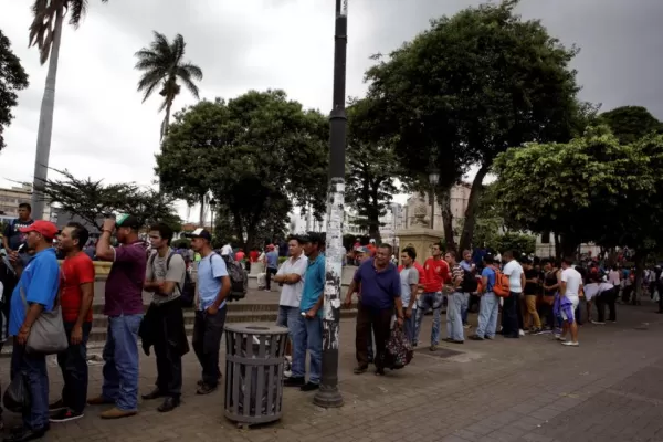 Los nicaragüenses huyen de a miles hacia Costa Rica