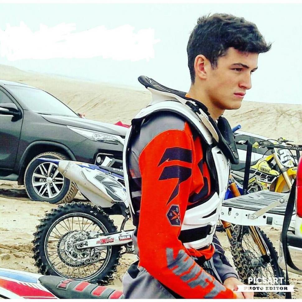 ACTITUD. Luciano Bellone dio una mano.