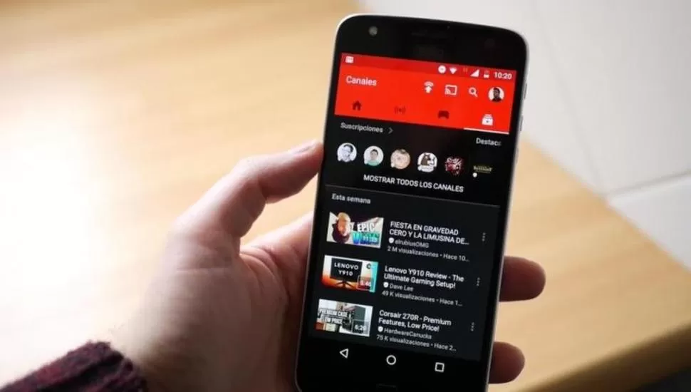 ACTUALIZACIÓN. El “modo oscuro” de YouTube ya comenzó a activarse en los dispositivos Android, mientras que en iOS ya estaba disponible antes.  