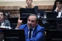 Alperovich es uno de los tres senadores que aún debe decidir si apoya o no el aborto