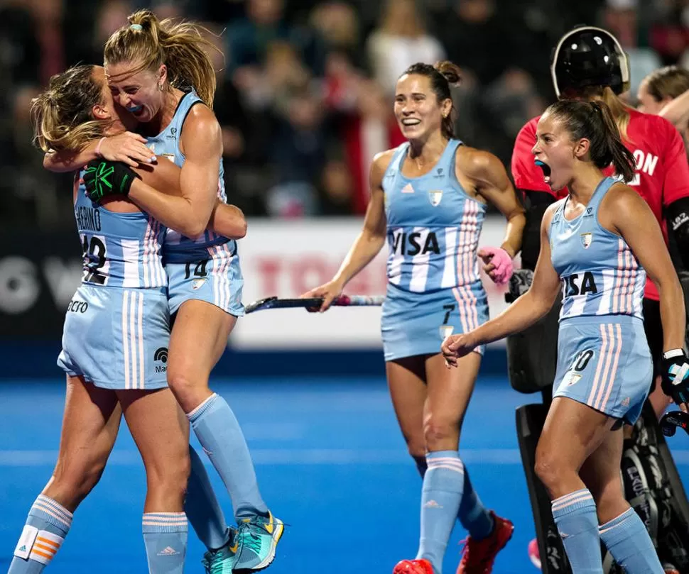 FESTEJO ARGENTINO. El triunfo sobre Nueva Zelanda les permite a Las Leonas ilusionarse con ganar el título en Londres. VillarpresS