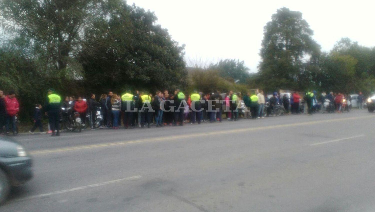 CONMOCIÓN EN SAN PABLO. Una multitud de vecinos se acercaron hasta la finca en donde encontraron los restos