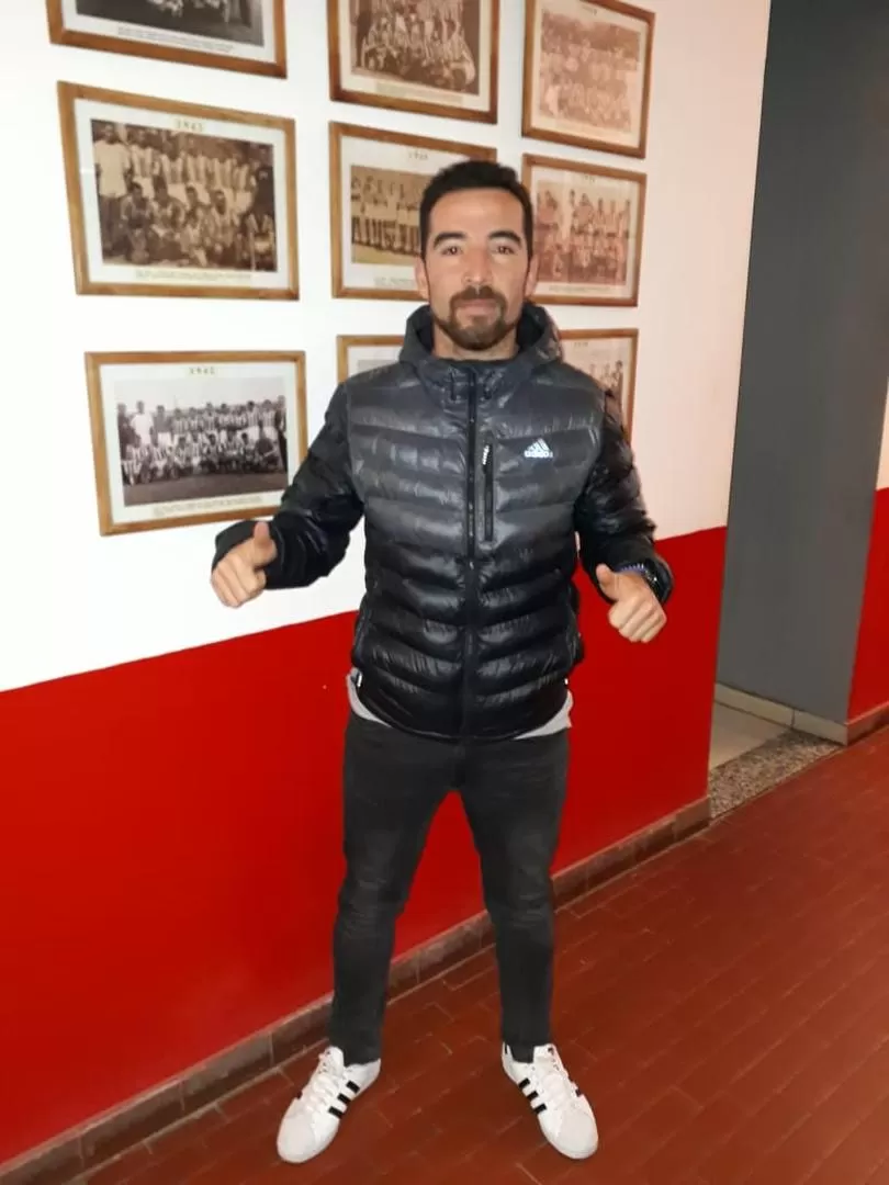 CONTENTO. Fernando Cordero Fonseca es la nueva incorporación del “Santo”.LA GACETA / FOTO DE MIGUEL DÉCIMA.