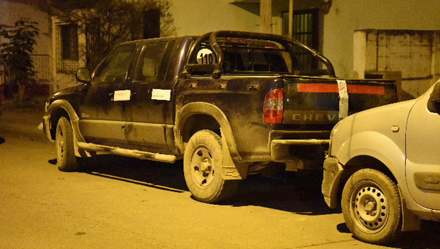 SECUESTRADA. La camioneta fue llevada a la base de la división Homicidios.