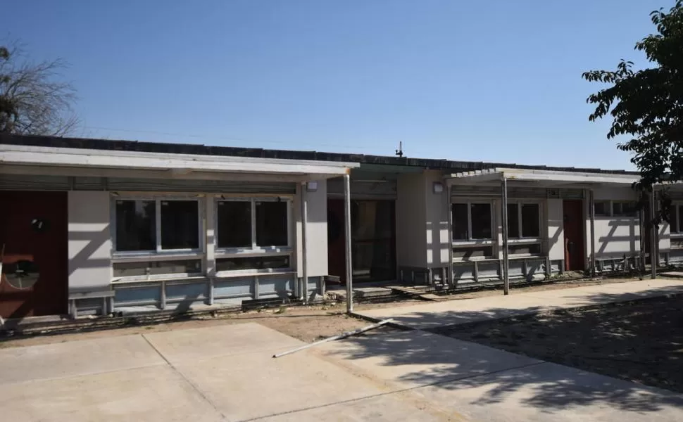 EN LA COCHA. A pesar de que Nación dijo que estaba finalizada, la construcción estaba atrasada en la escuela Puerto Belgrano de La Invernada. la gaceta / fotos de Osvaldo Ripoll