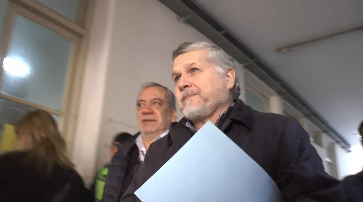 EN TRIBUNALES. Lucas Barrionuevo, coordinador de Programas Federales del Instituto Provincial de Vivienda, quedó detenido después de declarar en la Justicia. 