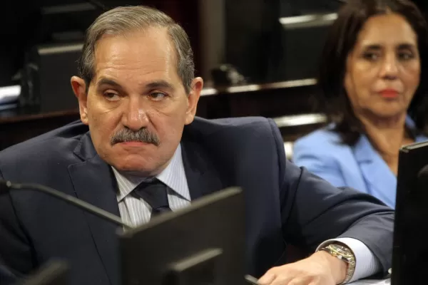 Alperovich oficializa su renuncia al interbloque del PJ