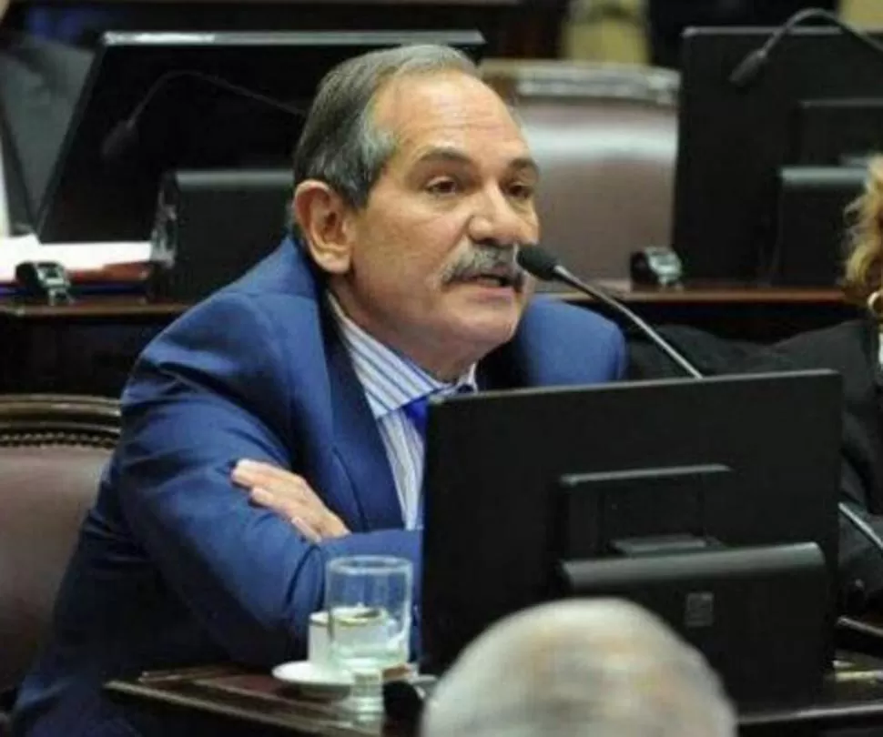 JOSÉ ALPEROVICH (PJ). El ex gobernador no comunicó su voto.  
