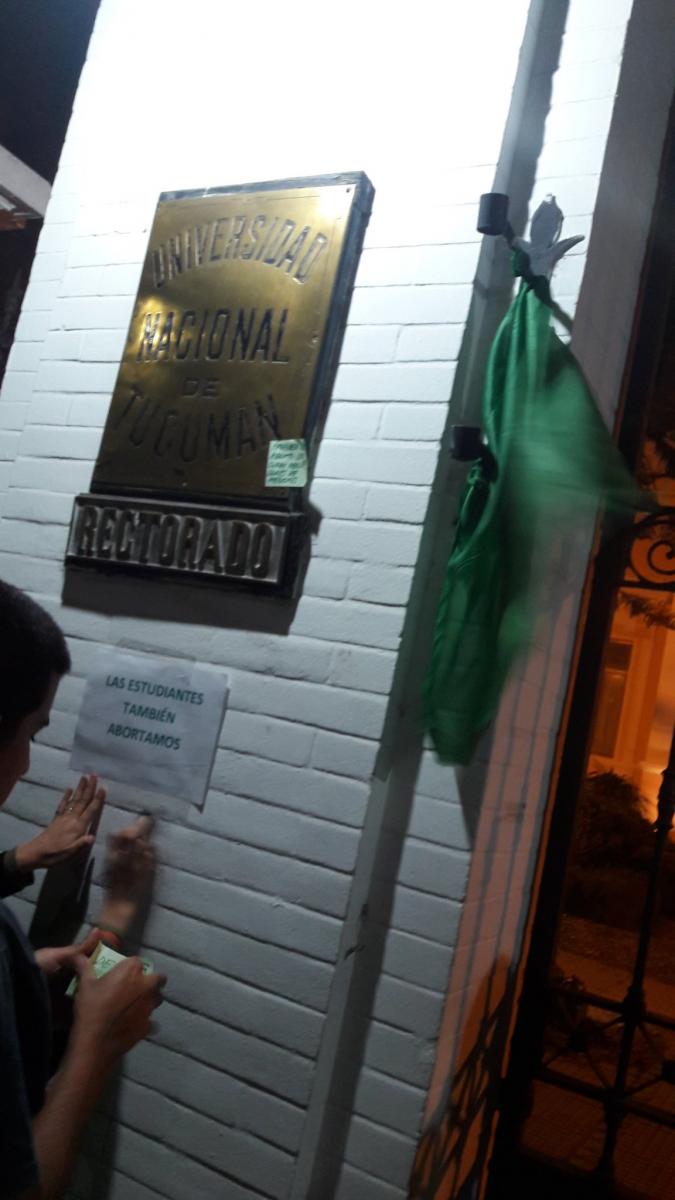 San Miguel de Tucumán amaneció salpicado por la ola verde