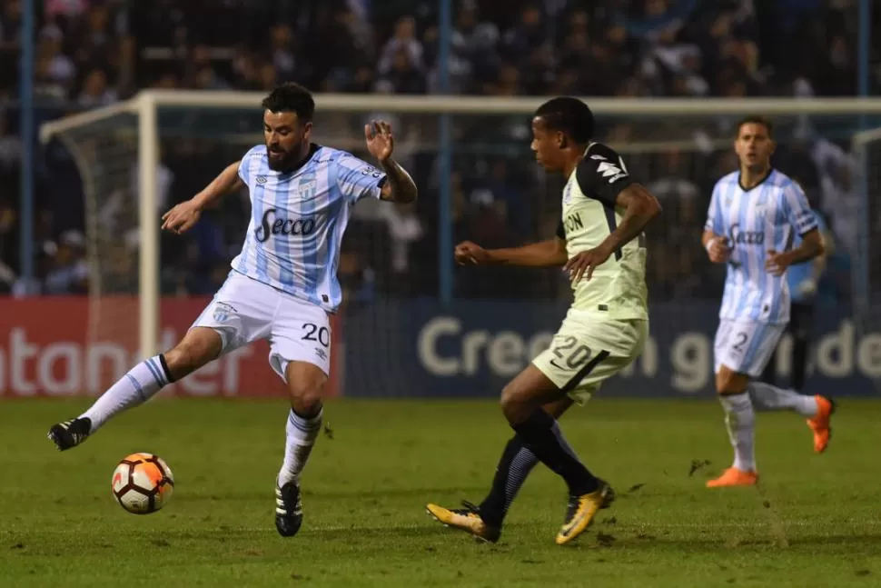 BUENA PRESENTACIÓN. San Román la rompió el jueves contra Atlético Nacional. la gaceta / foto de diego araoz