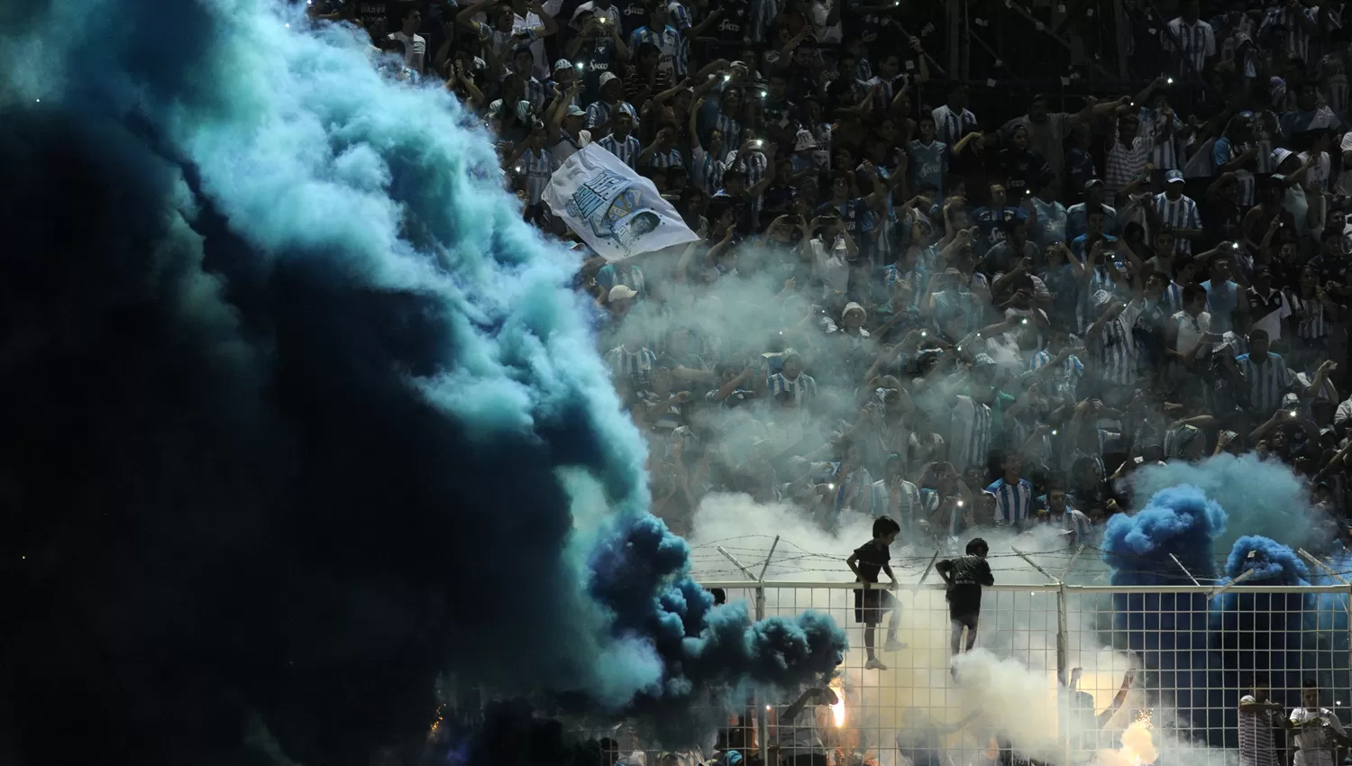 Los hinchas preparan una nueva fiesta para el debut en la Superliga.