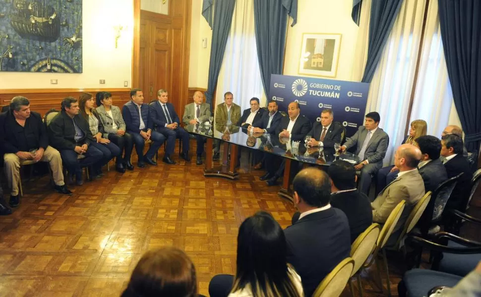 PREOCUPACIÓN EN EL PODER. Manzur expone ante su gabinete, intendentes y la cúpula legislativa. La provincia rechazará el ajuste que promueve la Nación. la gaceta / foto de hector peralta