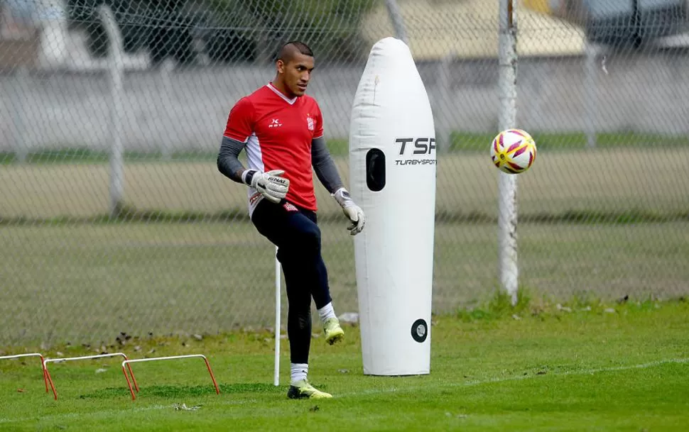 EN PLENA PRÁCTICA. “Nacho” integró el plantel del “Tatengue” que en 2011 había ascendido a Primera división. No obstante, no tuvo lugar en el primer equipo, y no llegó a debutar en la elite del fútbol argentino. LA GACETA / FOTO DE FRANCO VERA.