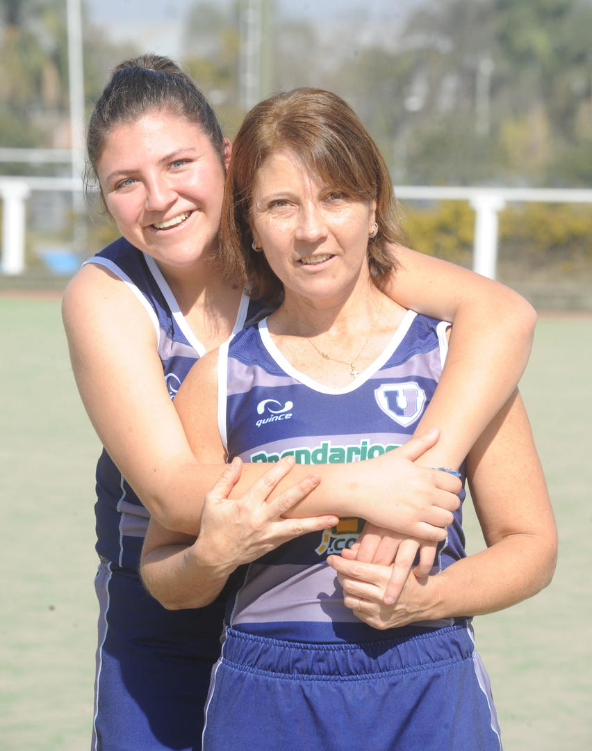 Madres e hijas, unidas por la pasión del hockey 