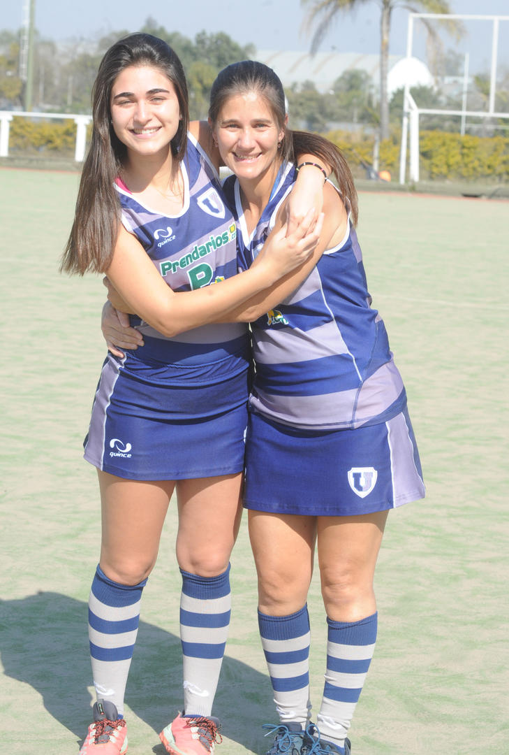 Madres e hijas, unidas por la pasión del hockey 