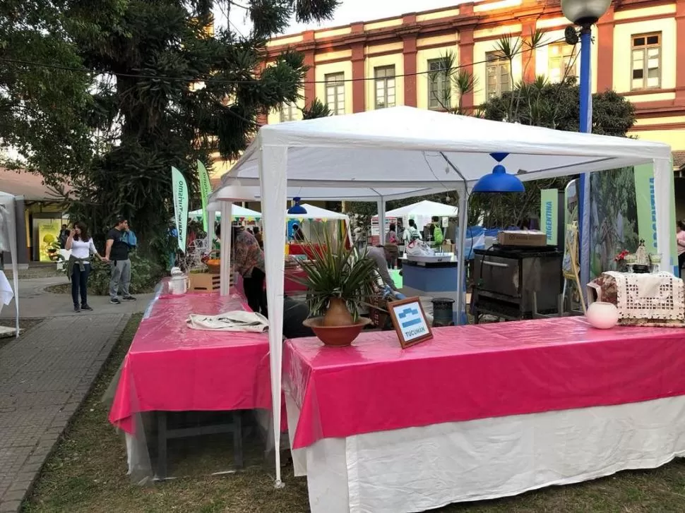 MUESTRAS. En el MUNT se exhiben stands con productos regionales. fet