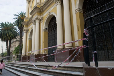 Cayó parte del revoque de la Iglesia San Francisco