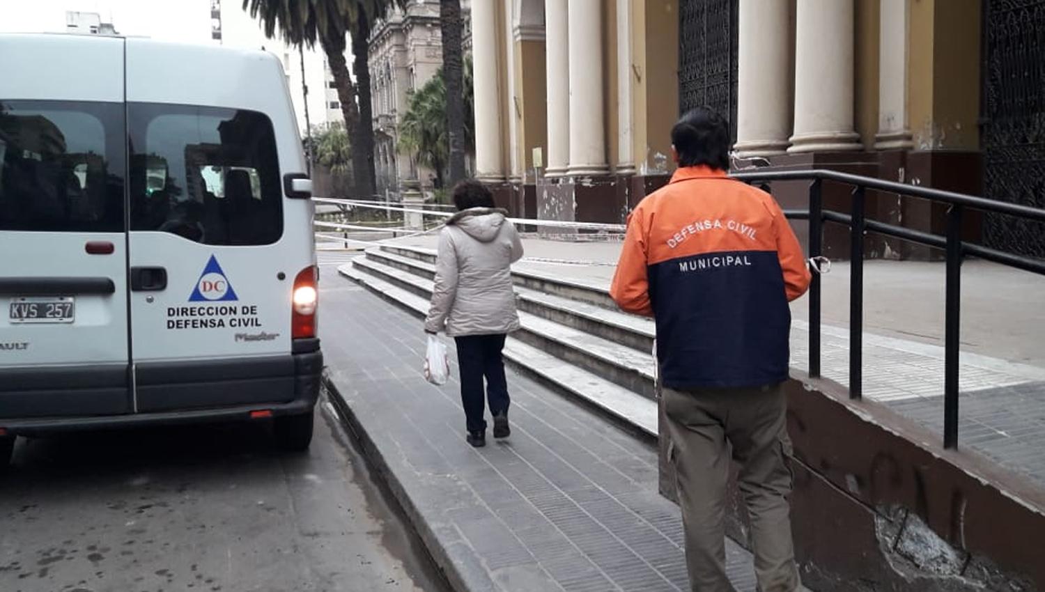 DEFENSA CIVIL EN LA IGLESIA. El sábado asistieron trabajadores de la repartición al lugar.