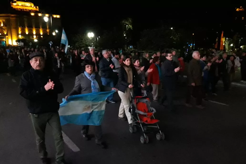 Los tucumanos se unieron a la protesta convocada en las redes. sociales