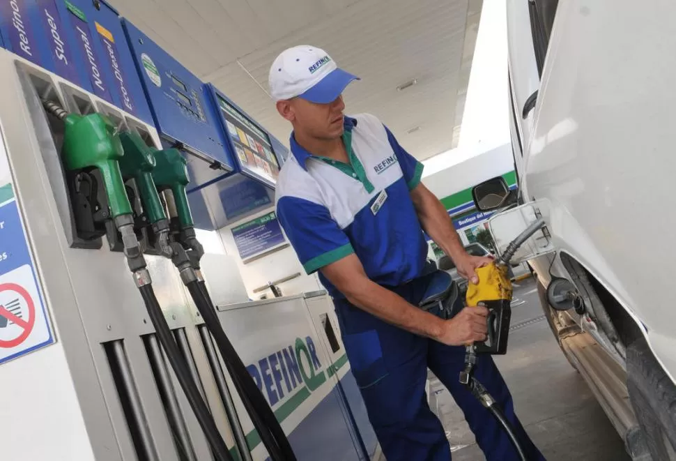 SERVICIO. Los clientes de Refinor tienen descuentos con Club LA GACETA. la gaceta / foto de jorge olmos sgrosso