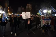 “¡De-sa-fuero!, resonó en la Plaza Independencia contra CFK
