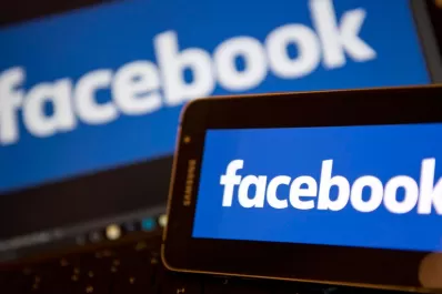 Facebook y Twitter eliminaron cientos de cuentas falsas
