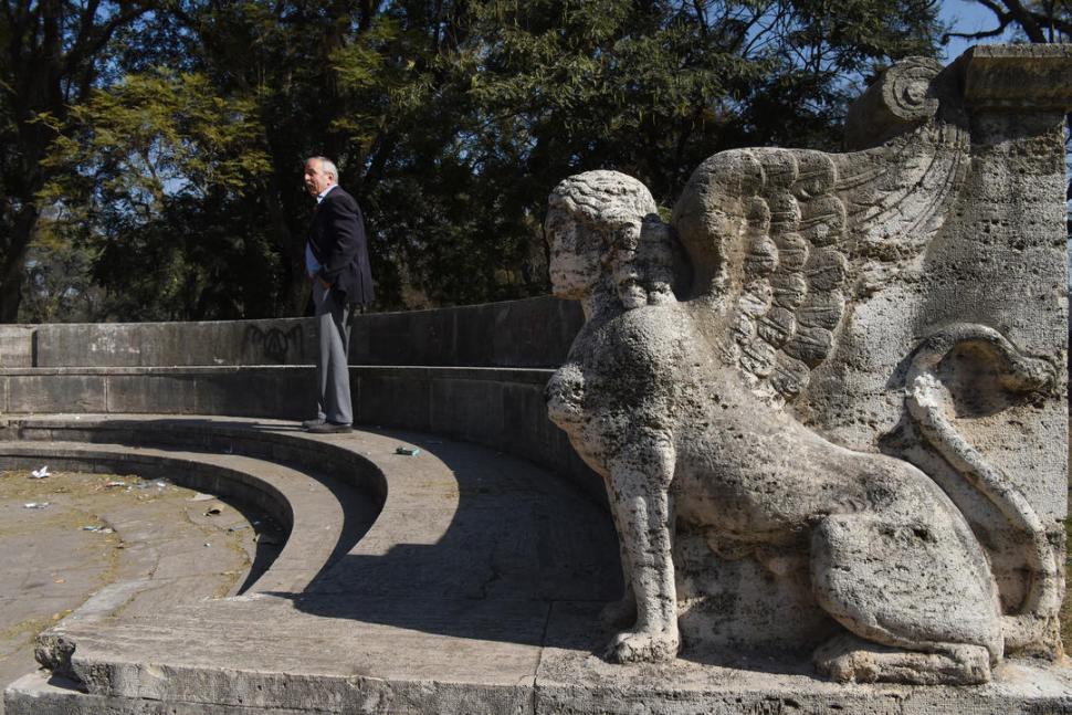 ORÁCULO DE NARCISO. Los sonidos se hacen eco en el anfiteatro.