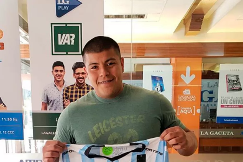 GANADOR DE CAMISETA DE ATLÉTICO. Gabriel Gómez se llevó el primer premio de VAR.