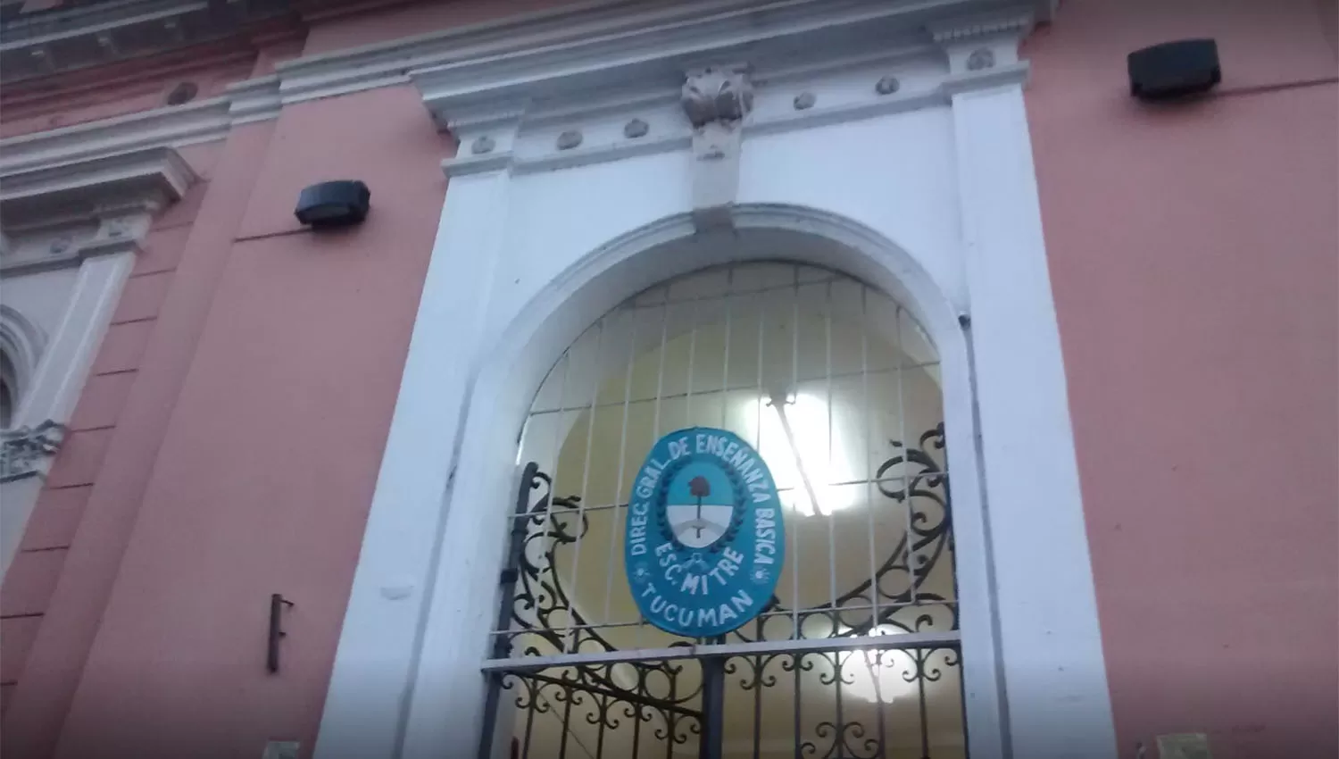 La escuela Mitre, a la que concurre Héctor. 