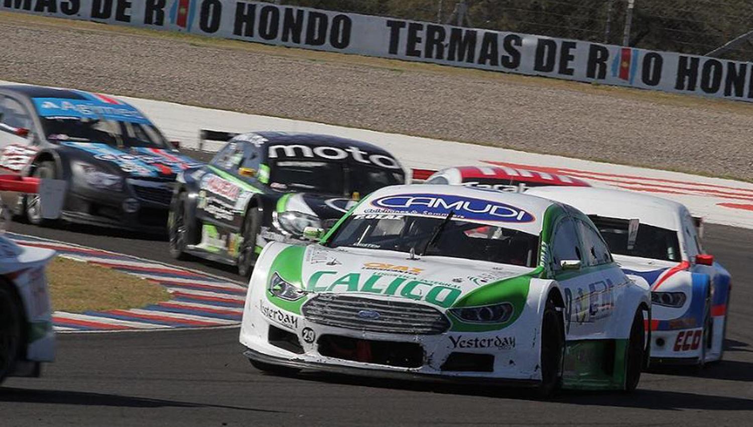 SIGUE EN PIE. Peter Olaz, con un Ford, viene de hacer podio en Las Termas, aunque luego lo sancionaron y quedó 10°. 