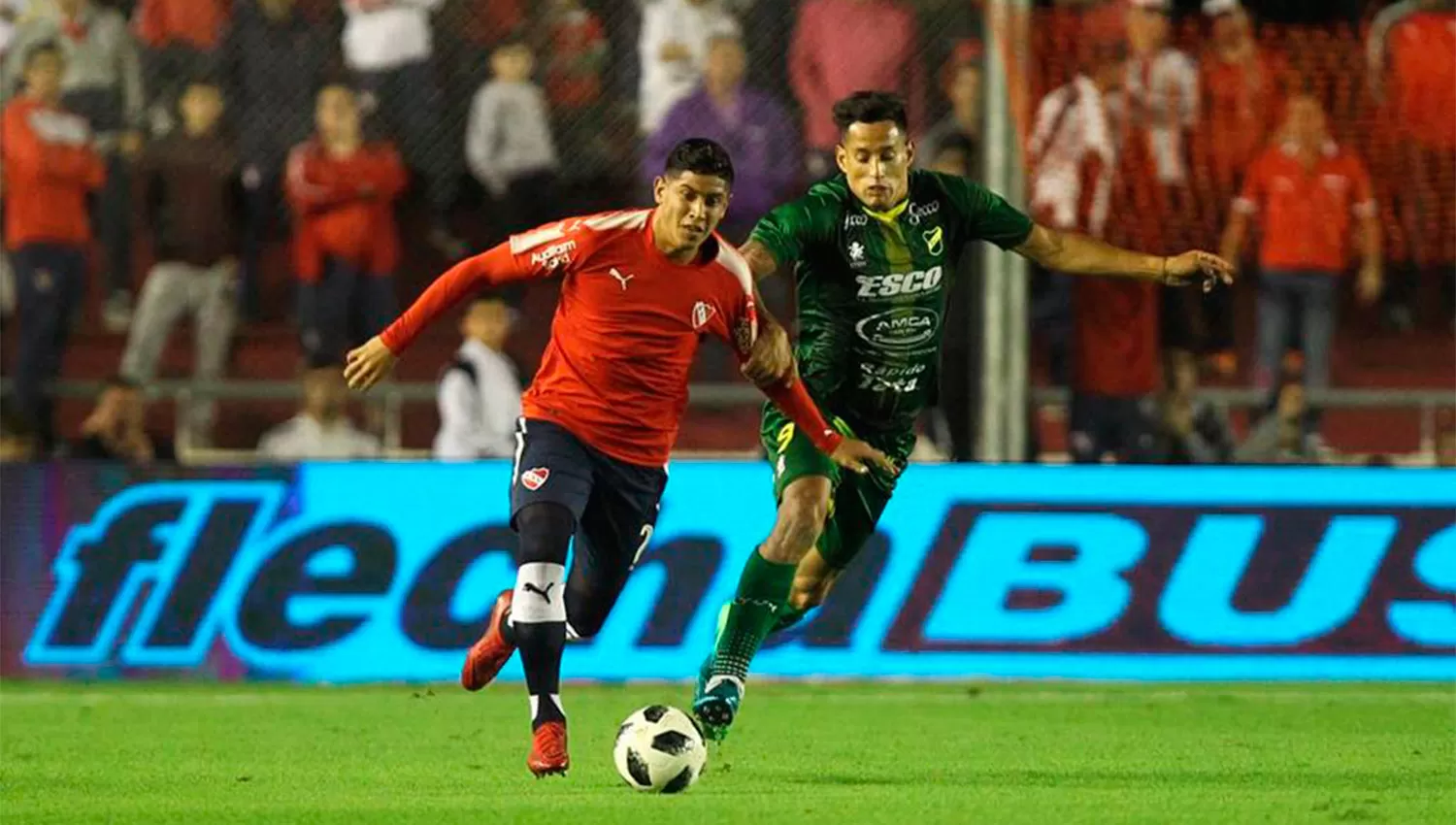 MANO A MANO. Independiente recibe a Defensa y Justicia en Avellaneda.