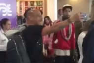 ¡Se te va el avión! Un jugador de Colón se demoró por sacarse una foto con un famoso