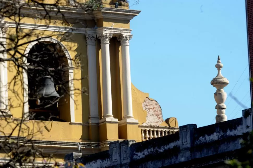 A LA VISTA. El deterioro de las paredes del templo está al descubierto, como se observa en esta imagen. la gaceta / fotos de franco vera 