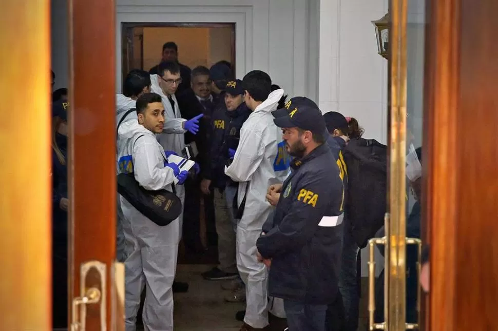 CONTROVERSIA. Beraldi, abogado de Cristina, facilitó el acceso al allanamiento en Recoleta, pero no lo dejaron entrar. Foto LA NACION / Emiliano Lasalvia