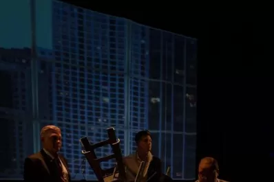 Por las salas de teatro