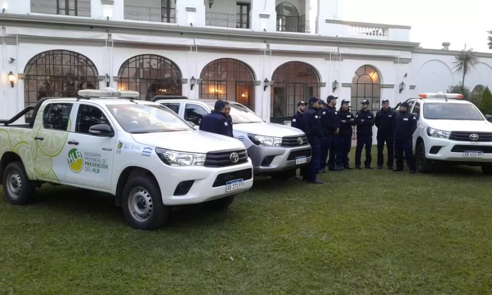 ABRIENDO CAMINO. El sistema de barreras móviles -camionetas con un inspector y apoyo policial- empezó a implementarse en Tucumán y se replicaría también en Salta y Jujuy. 