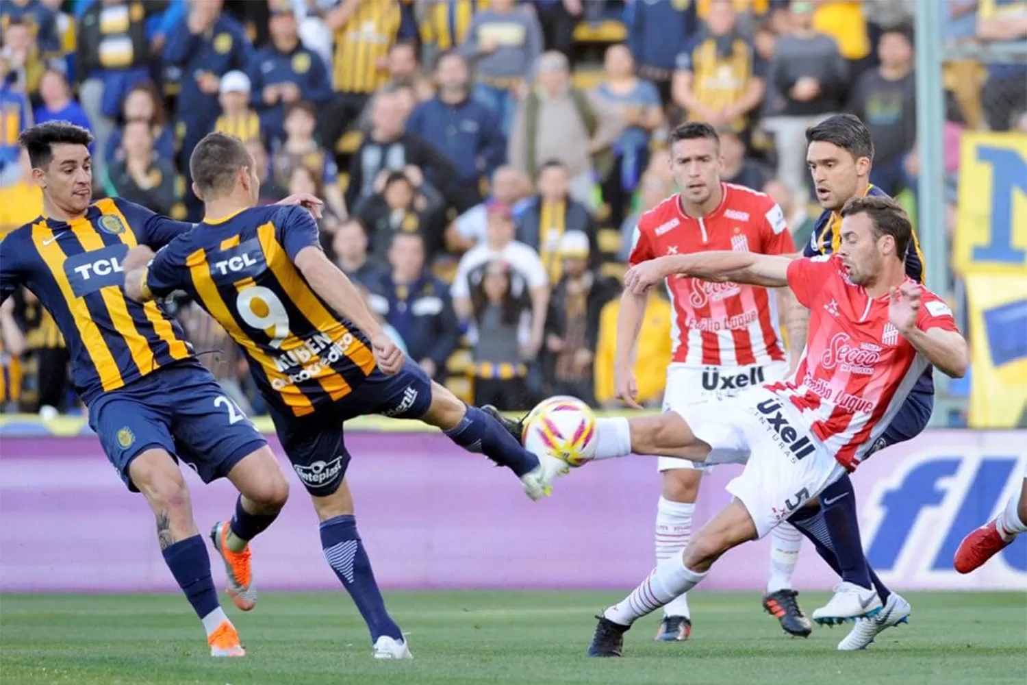 EN ARROYITO. San Martín visita a Rosario Central.