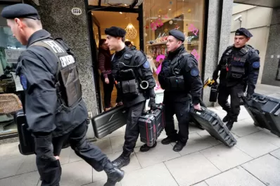 En el departamento de Cristina no había dinero, pero sí un vestidor con puerta blindada