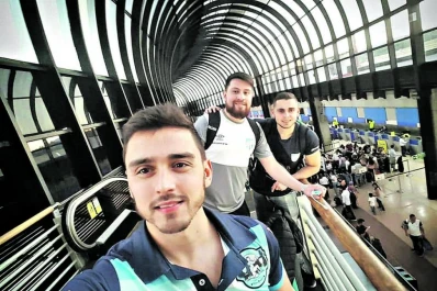 Los hinchas decanos ya se pasean por suelo colombiano