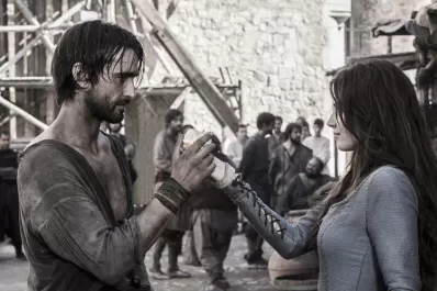 De qué se trata “La Catedral del Mar”, la miniserie española que llega a Netflix