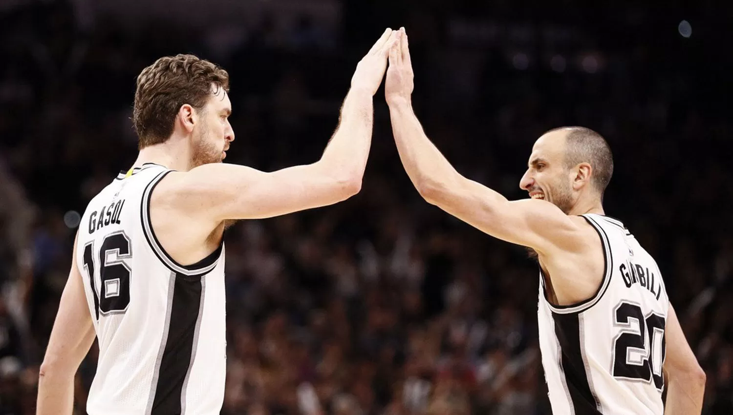 Pau Gasol y Manu Ginóbili. FOTO TOMADA DE TWITTER @NBALatam