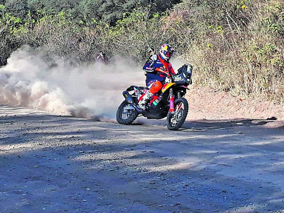 VELOCIDAD. En caminos de El Cadillal se hizo el prólogo, con mucho público. FOTO DE MOTORPLUS TUCUMÁN 