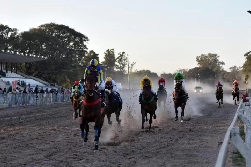 CONTUNDENTE. El zaino Naymar Sam ganó la prueba de 1.400 metros. la gaceta / foto de inés quinteros orio